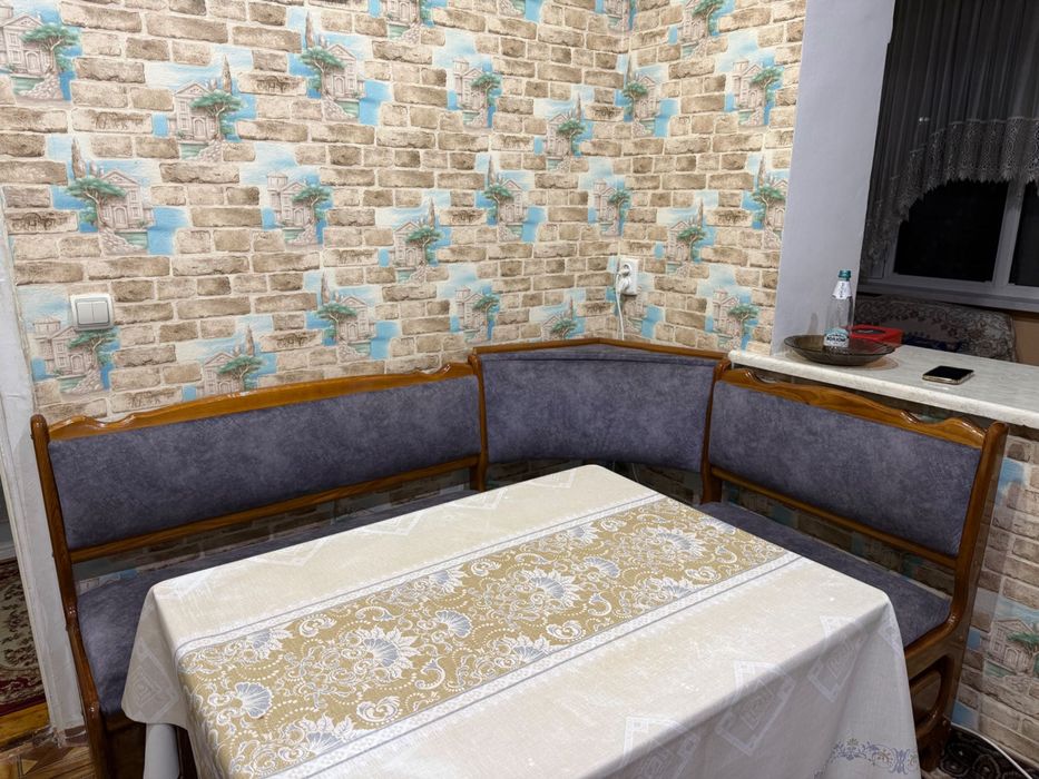 Продам кухонный уголок со столом