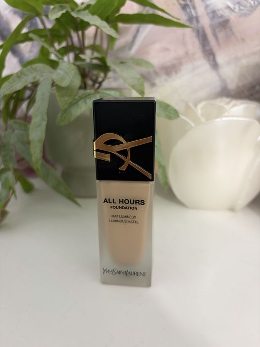 Фон дьо тен  Yves Saint Laurent