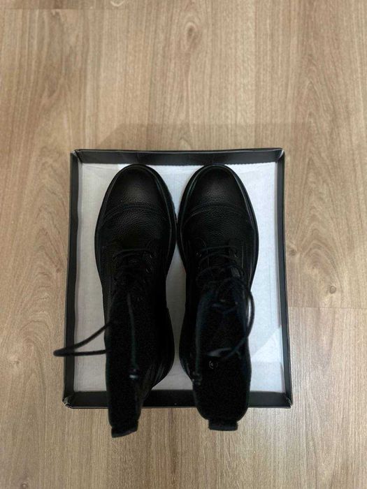 Продаётся пара обуви кожаных сапогов марки бренда ''Ziya''.