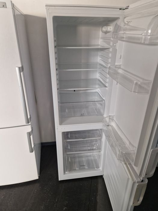 Хладилник с фризер Electrolux A++ 55 см широк