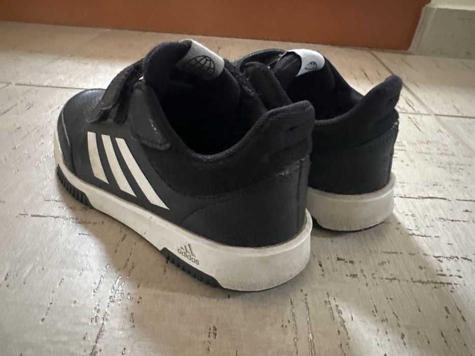 Vand adidasi Adidas negri, imitatie piele, marimea 33