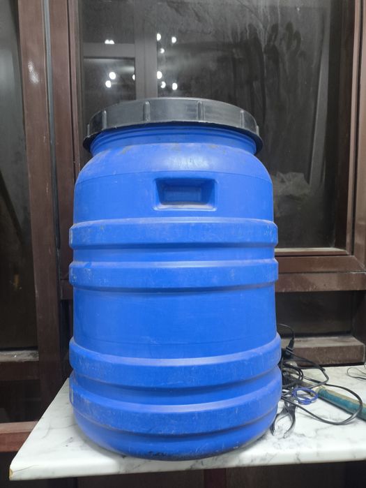 Продам бочку синюю