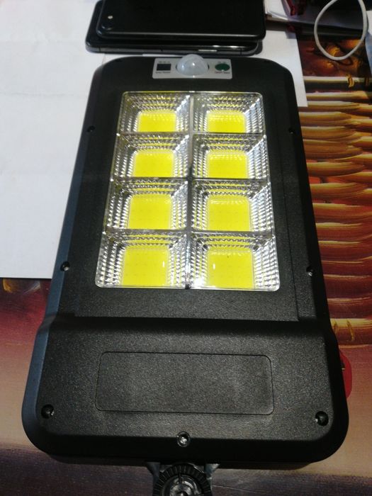 Lampa solara pentru curte