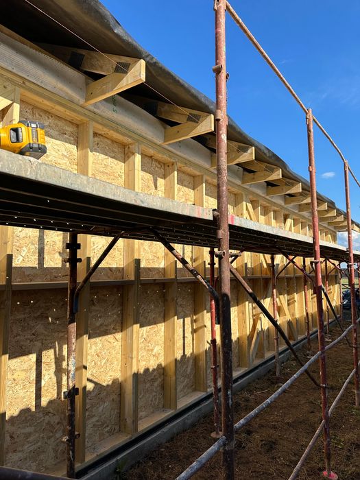 Inchiriez schela metalica