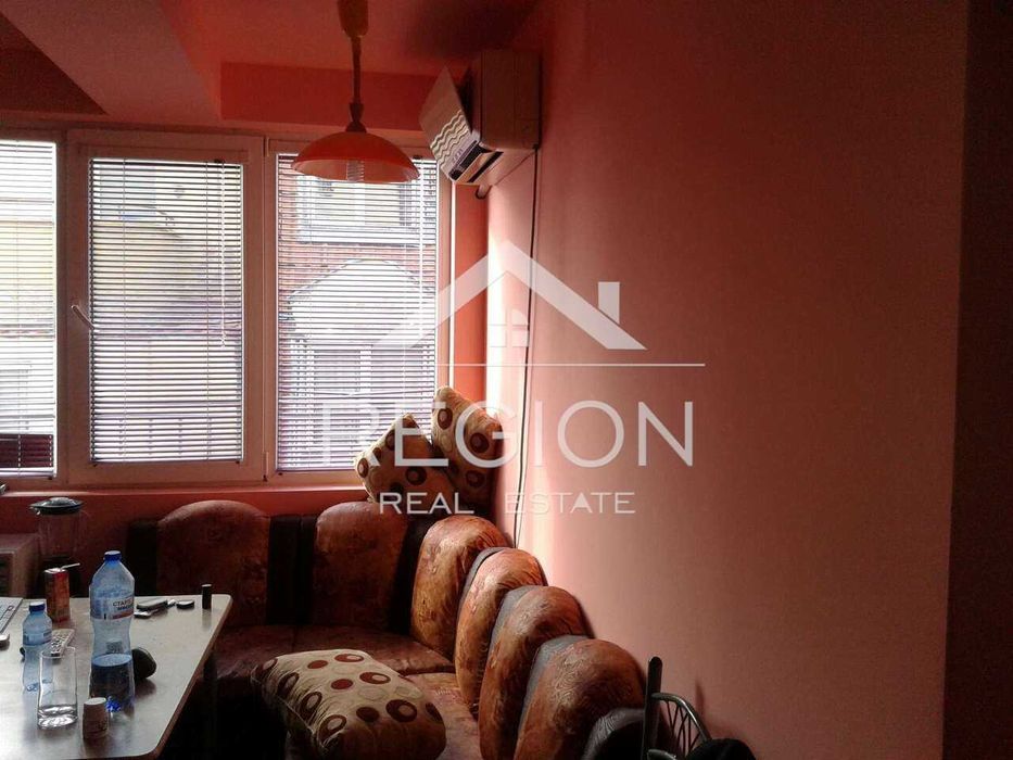 Дава се под наем Двустаен апартамент в Варна, Цветен квартал - 59 кв.м за 357 € - Снимка #1