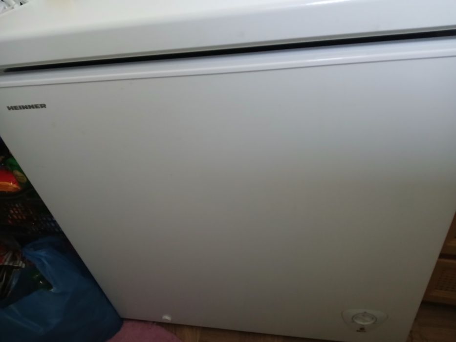 Vând lada frigorifica HEINNER