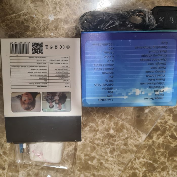 Set cheie auto  camera ascunsa + dispozitiv sim card - 2 buc...defecte