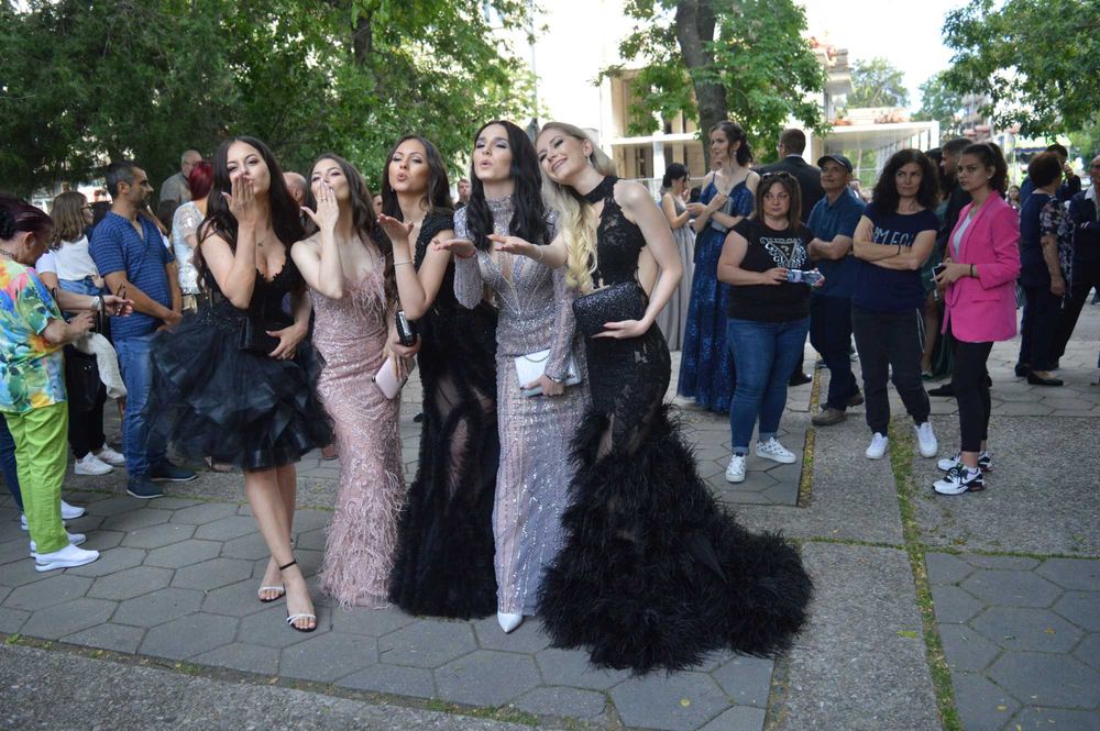 ФОТО и/или ВИДЕО заснемане на кръщене,празници,годишнини и др.Промо!