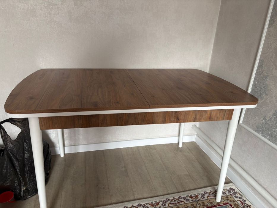 Продам кухонный стол