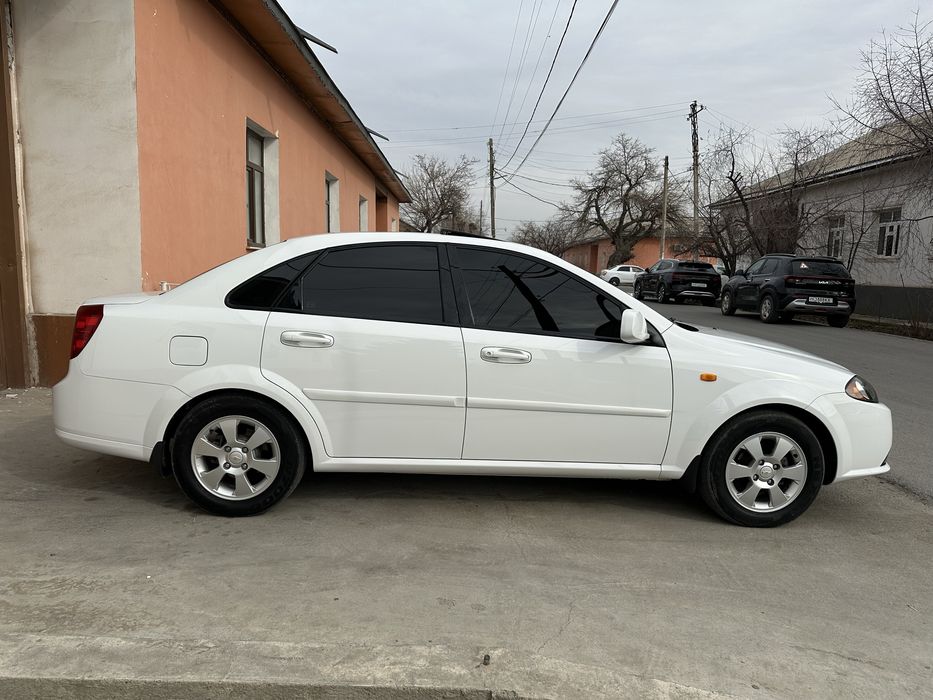 Jentra 3 pozitsa sotiladi