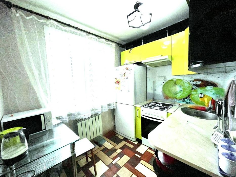 а Продам 2 комнатную квартиру Абая 3 мик