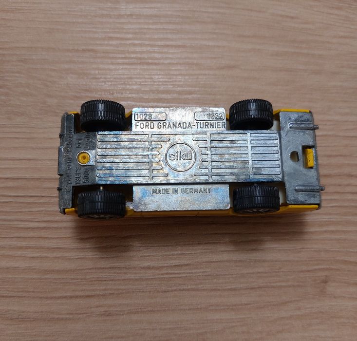 Колекционерски колички siku, corgi juniors, gama