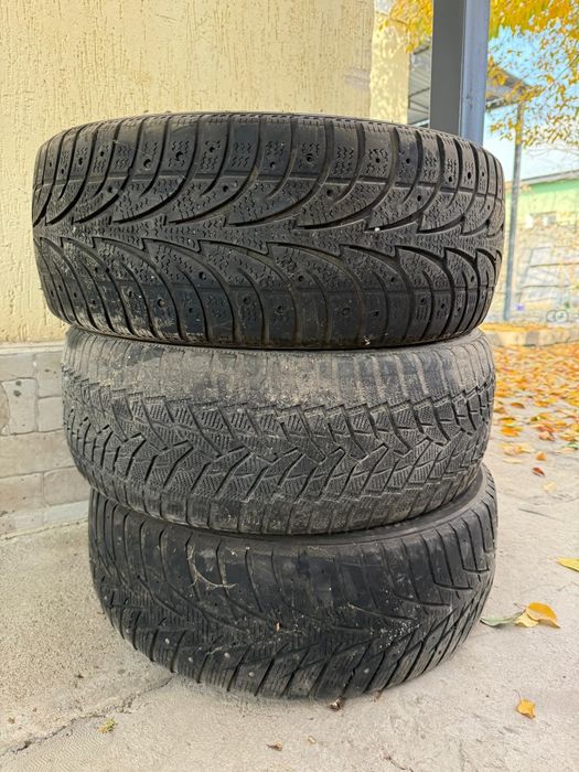 3 баллона 215/55 R17 — 2 шипы, 1 липучка
