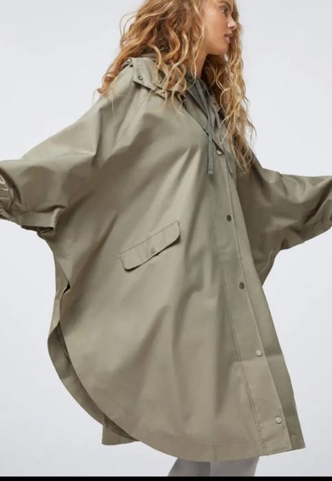 Женский плащ от фирмы Oysho оригинал на размер 48-50-52