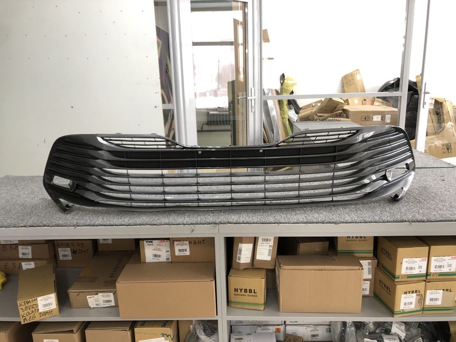 Решетка в бампер Камри 70 Европа