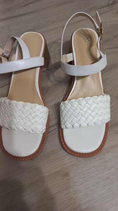 Новые босоножки р.38