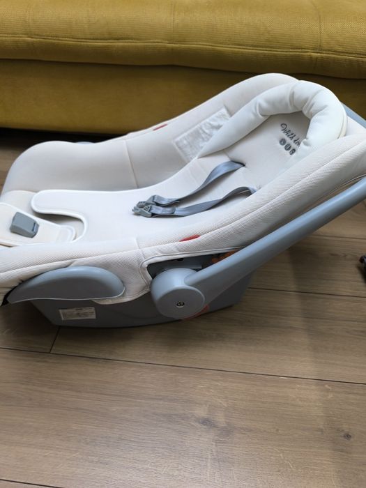 Бебешко кошче за кола