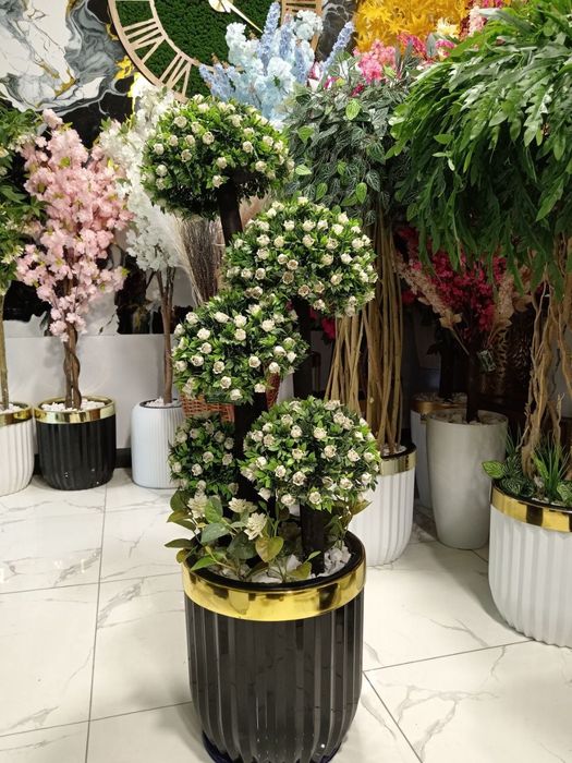 Искусственные деревья и растения цветы декоративные элементы.