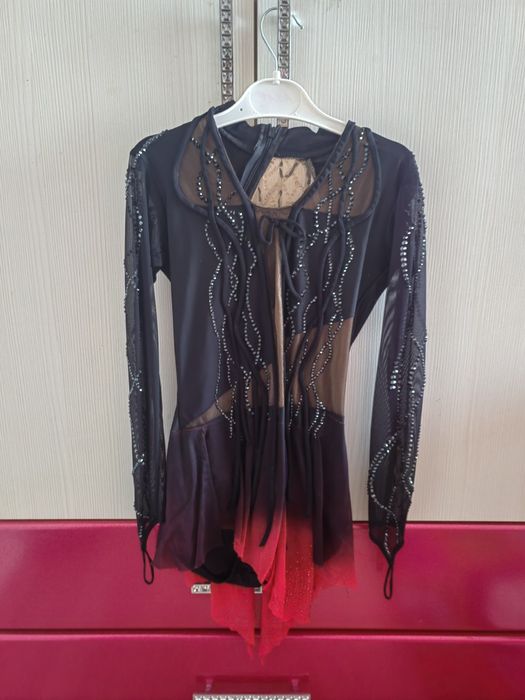 Продаю платье для фигуристов..