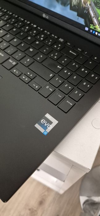 LG GRAM  i7 Generatia 12 16GB RAM 1TB SSD