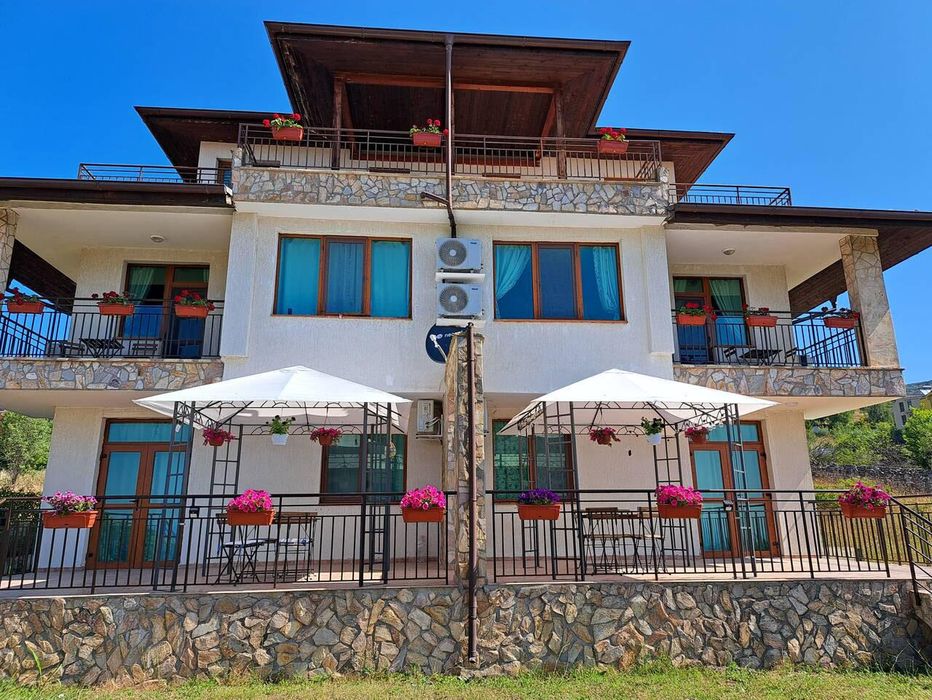 Продава се Хотел в Свети Влас - 320 кв.м за 1494 €/кв.м - Снимка #1