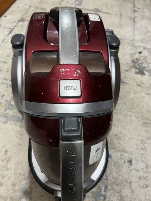 Продам пылесос элджи