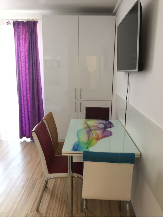 Proprietar, inchiriez apart. 2 cam. tip studio, mall Coresi, Tractorul