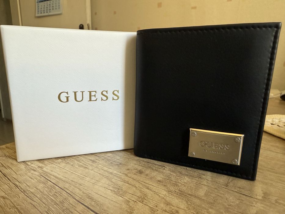 Портмоне Guess естествена кожа
