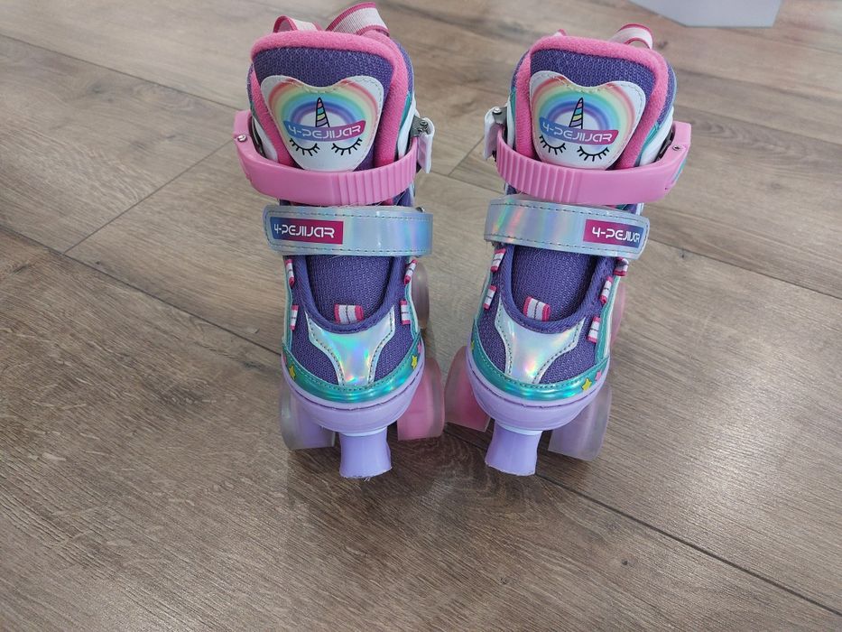 Светещи ролкови кънки