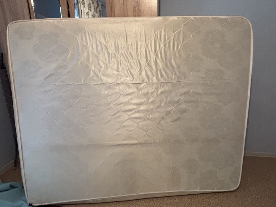 Матрас двуспальный, почти новый