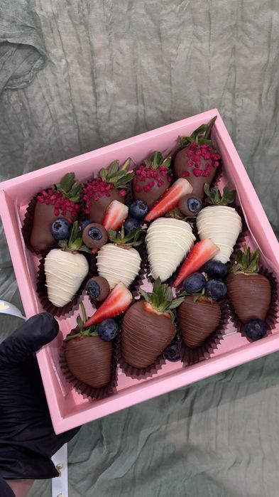 Клубника в шоколаде Астана