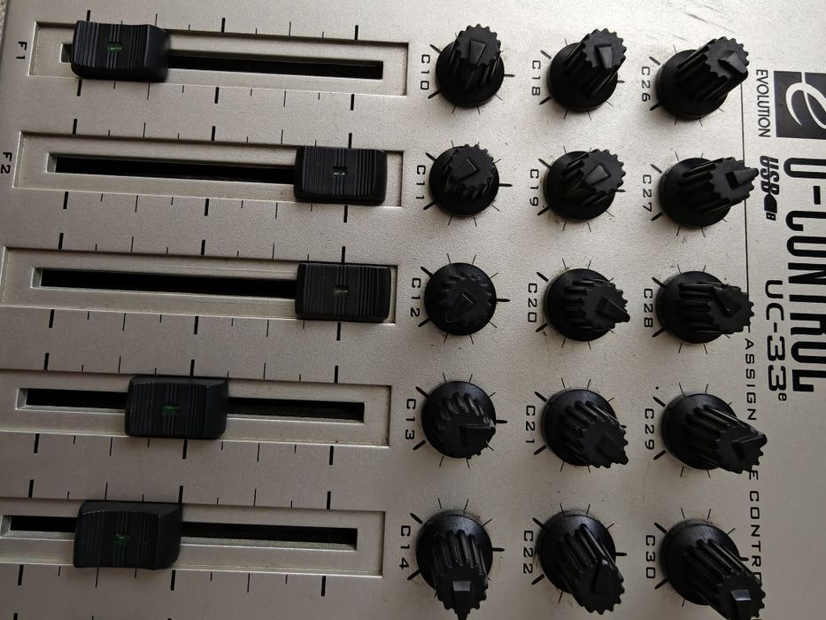 Evolution U-Control UC-33 MIDI controller