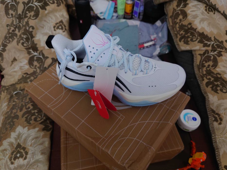 Продам мужские дышащие кроссовки Li-Ning