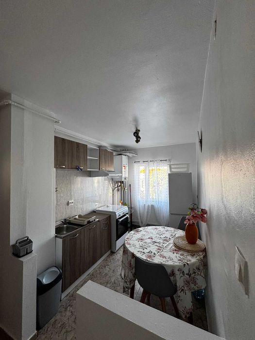 Apartament Take Ionescu 2 camere, bloc anvelopat, centrala proprie.