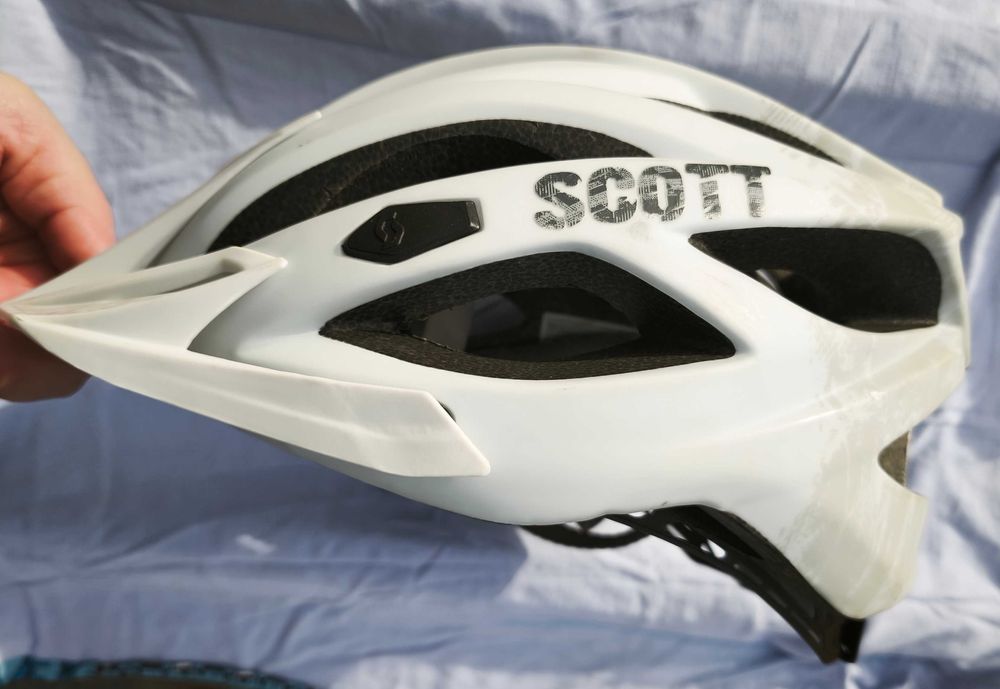 Продавам каска за велосипед SCOTT GROOVE II white-mat размер М