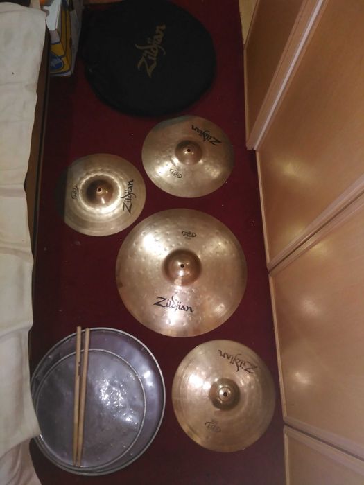 Cinele si fuscinele Zildjian Avedis ZBT de 13, 14 si 18
