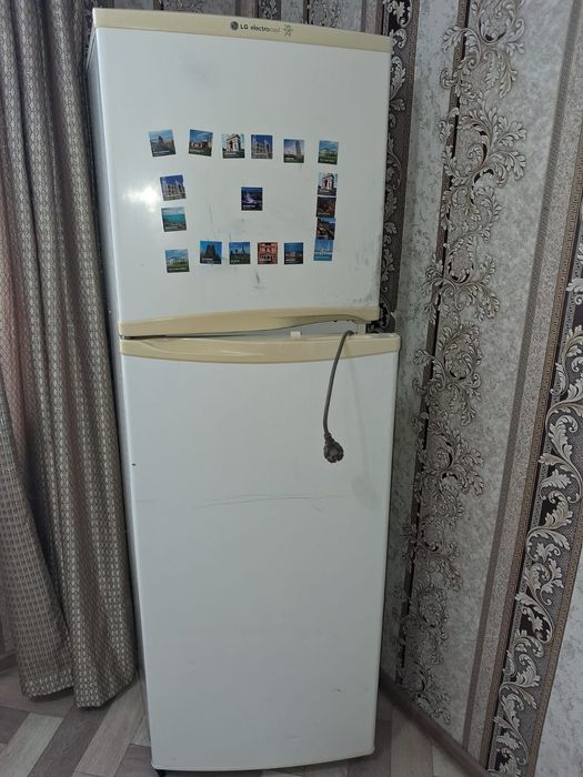 Продам холодильник LG .