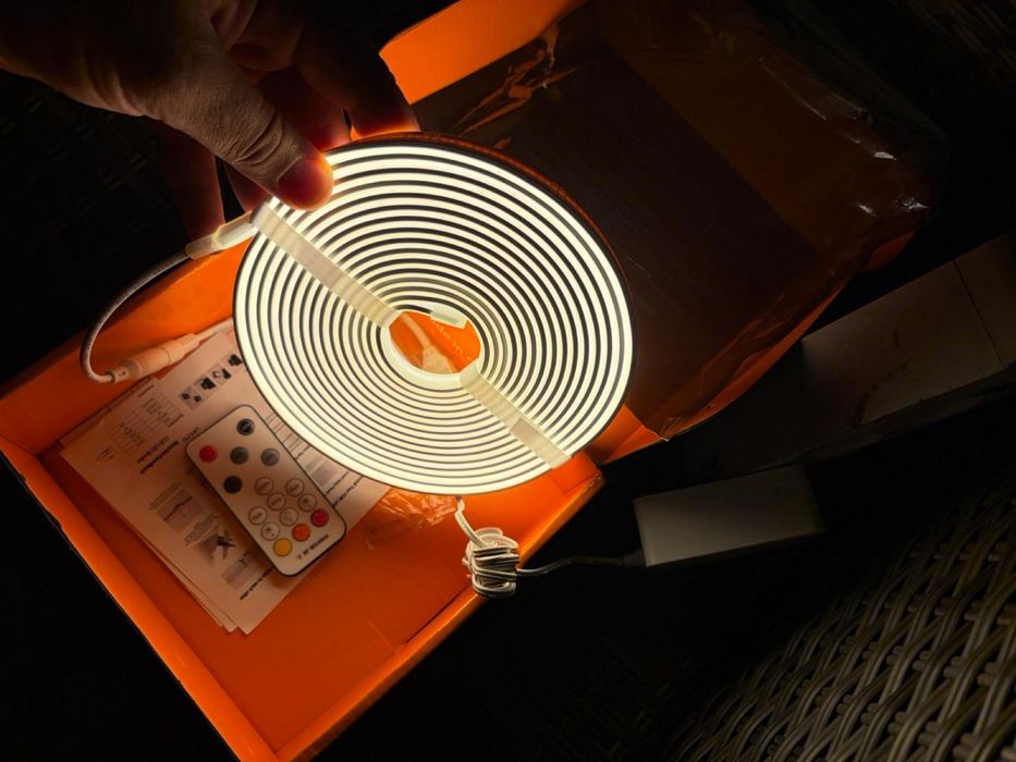 Bandă led COB 5M IP65 Waterproof, telecomandă + alimentator, lumină albă caldă