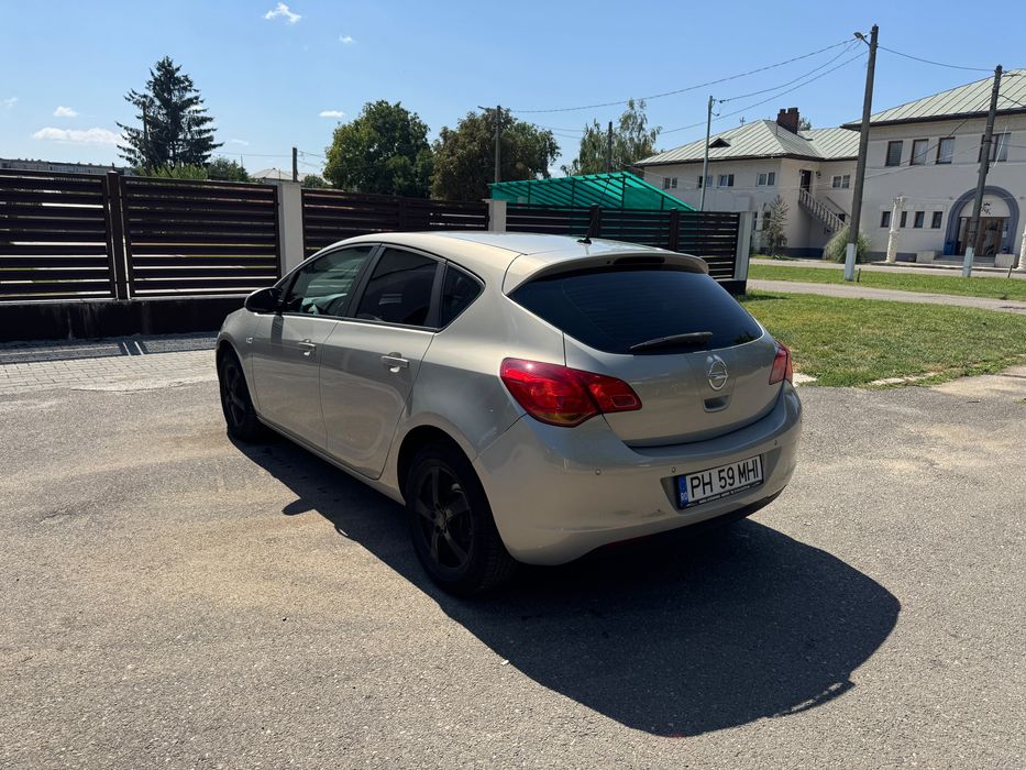 OPEL Astra 2010 — imagine 4