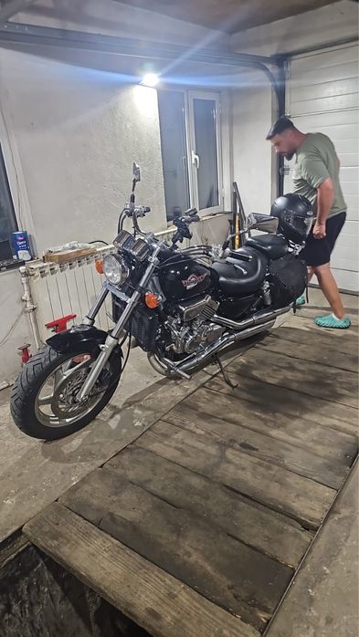 Honda VF 750 Magna