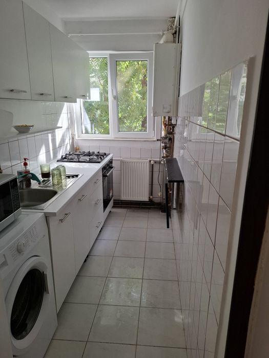 De închiriat apartament cu 3 camere
