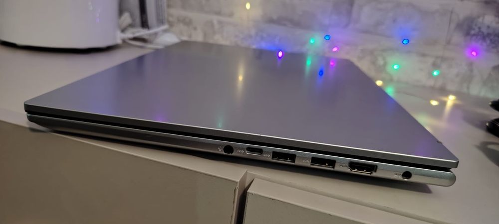 Asus Vivobook 16" OLED 4k Model M1603q  Procesor AMD Ryzen 5 5600H 3,30Mh