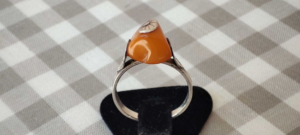 Сребърен Пръстен с Жълт Кехлибар 2.14 гр / Проба 925