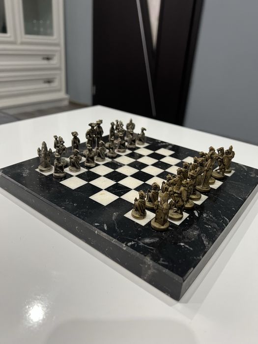 Красив антикварен шах