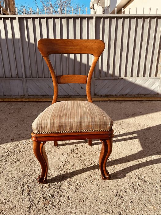 Антикварен стол от началото на ХХ век – масивно дърво