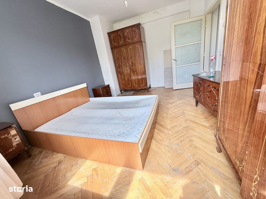 Vand 2 cam semicentral decomandat
