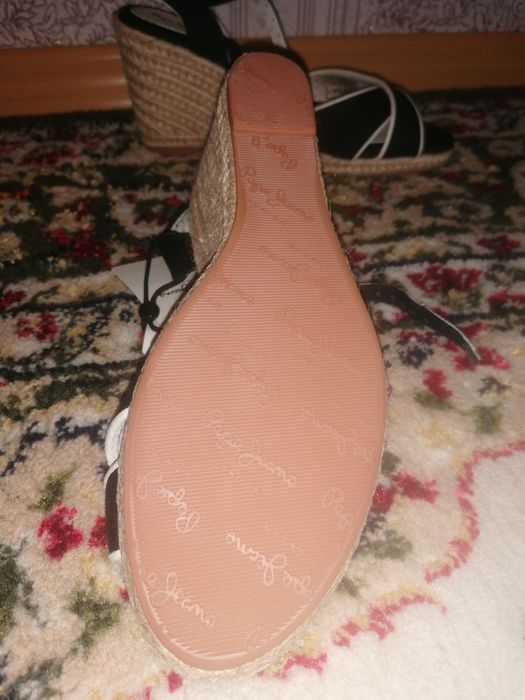 Продам босоножки