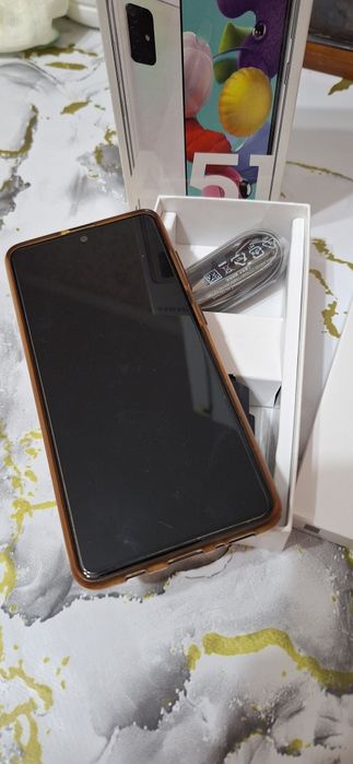 Продам Samsung A51 белый 6/128