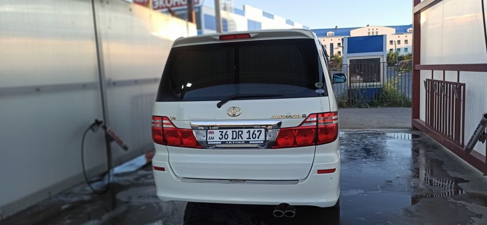 Продается Toyota Alphard 2007