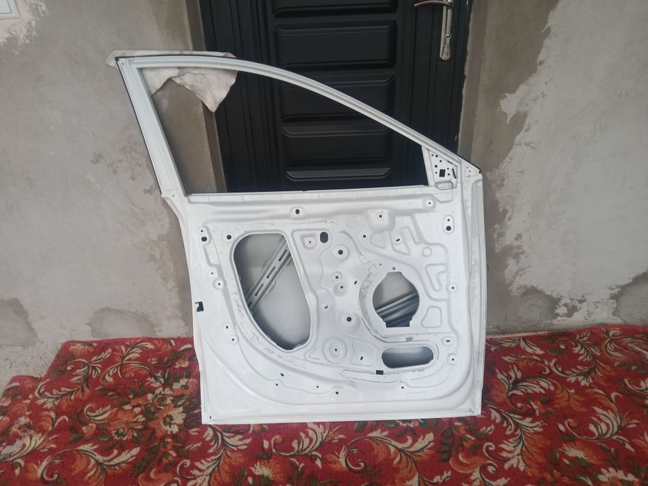 Trekker eshik old chap tomon soiladi